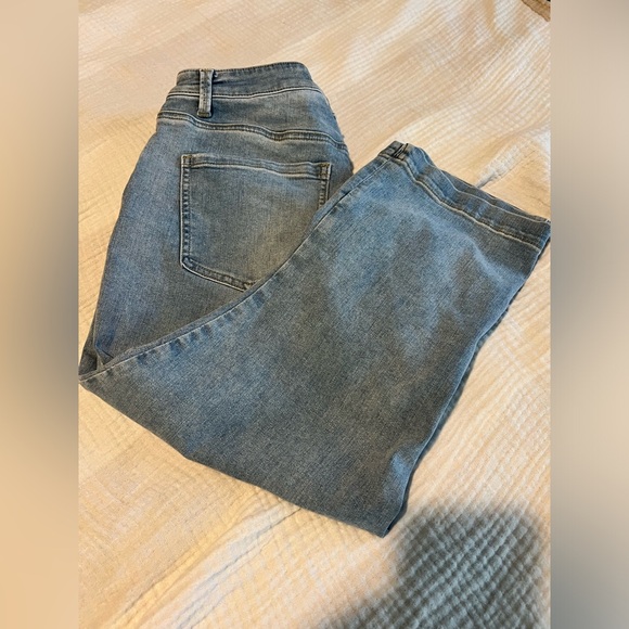 Like new Jean Capri’s - Picture 5 of 6